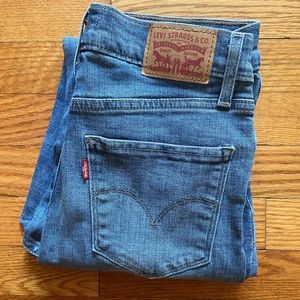 Levi 724 High Rise Straight Jeans